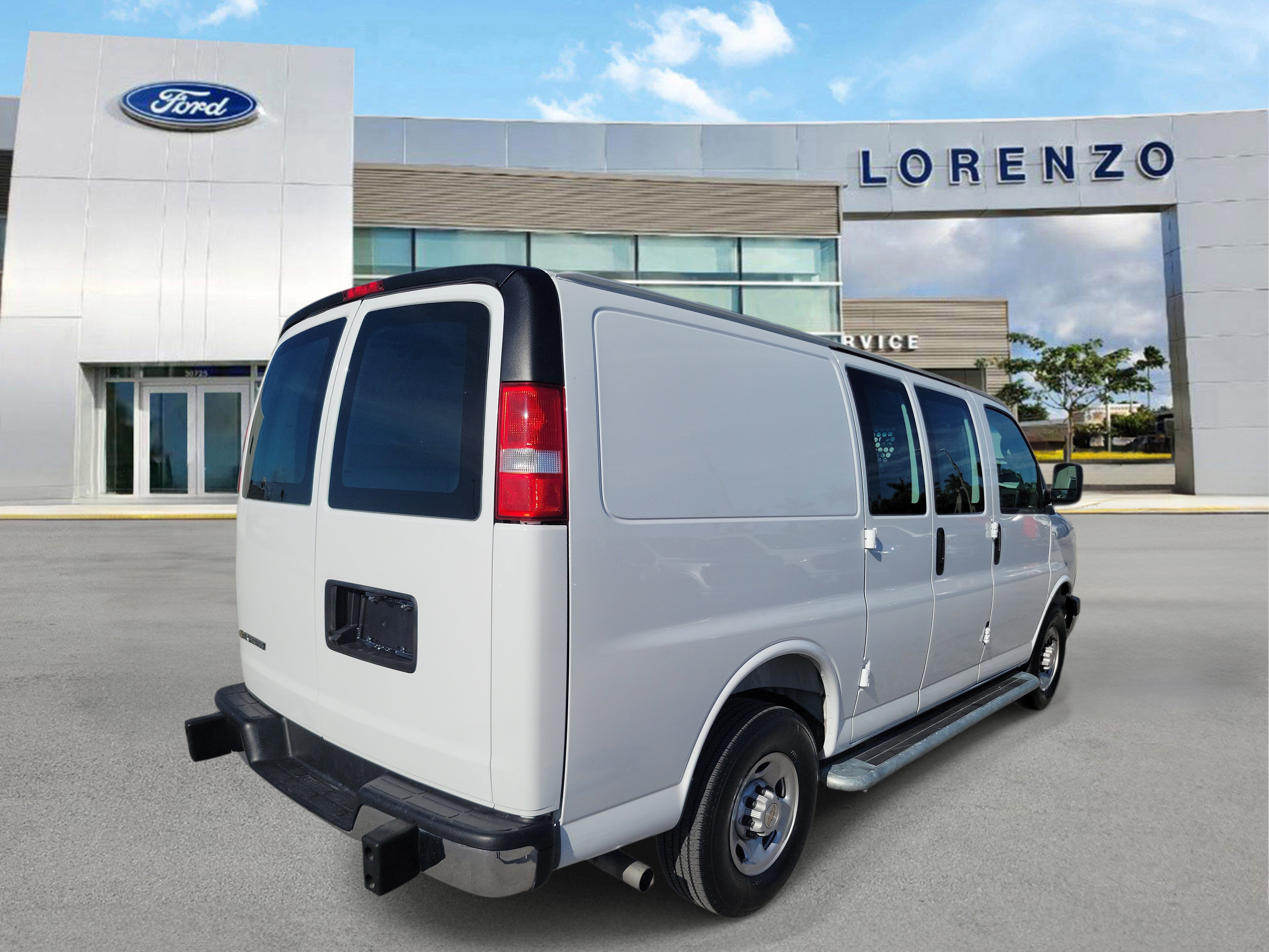 Used 2025 Chevrolet Express 2500 w/ Driver Convenience Package RWD image 5