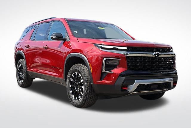 Used 2024 Chevrolet Traverse Z71 image 2