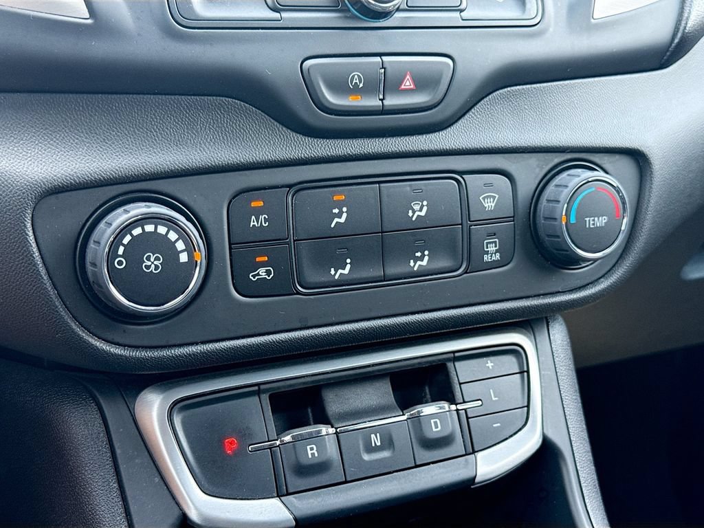Used 2024 GMC Terrain SLE AWD/4WD image 16