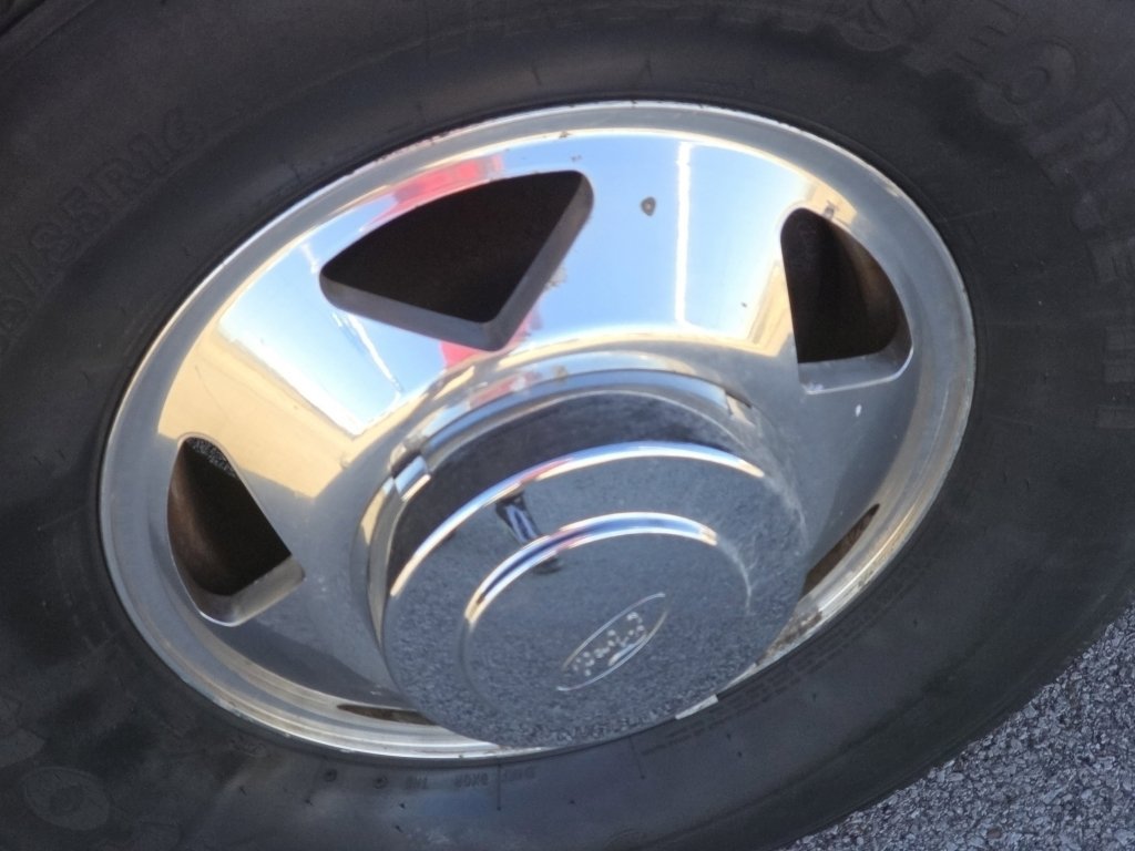 Used 2004 Ford F350 XLT image 3