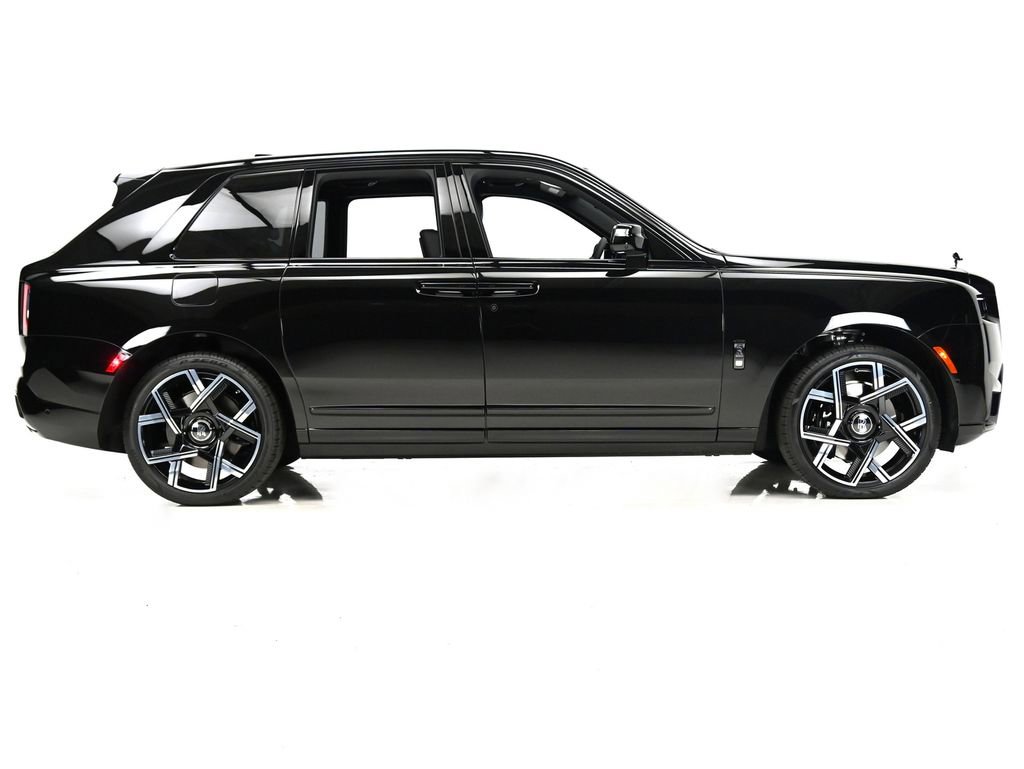 New 2026 Rolls-Royce Cullinan Black Badge AWD/4WD image 3