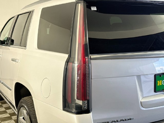 Used 2019 Cadillac Escalade Premium Luxury AWD/4WD image 35