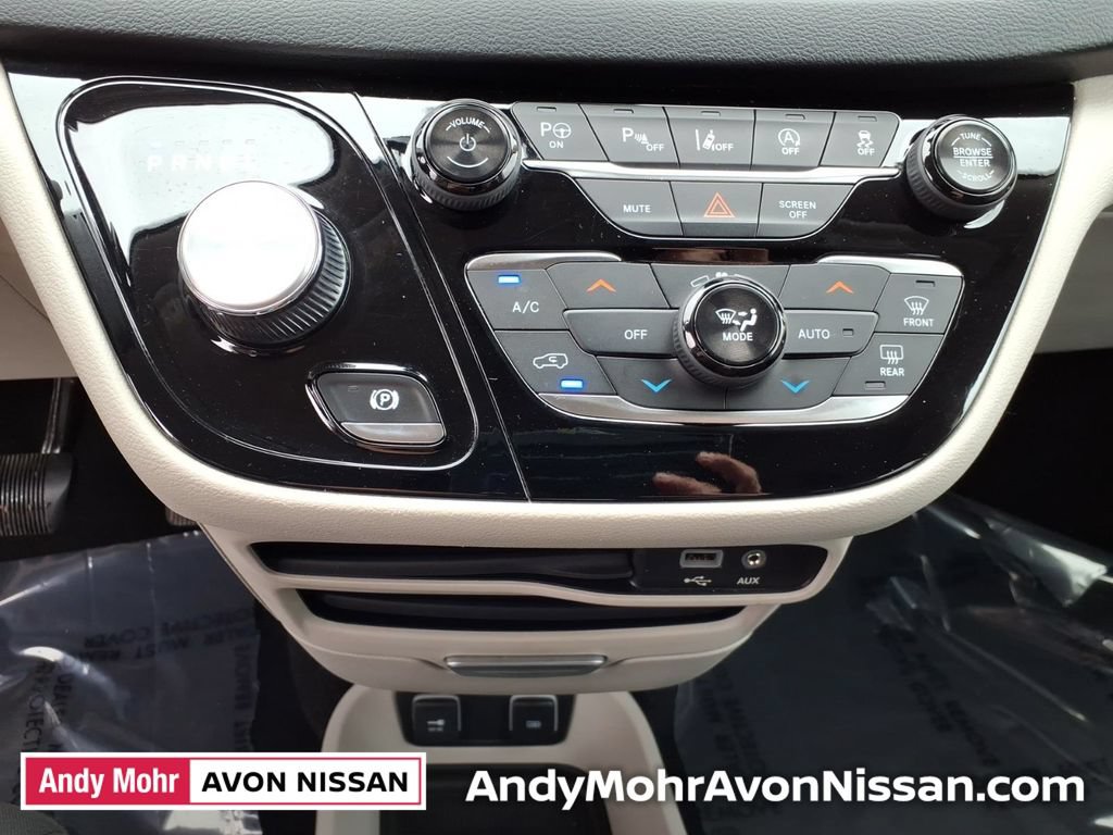 Used 2019 Chrysler Pacifica Touring Plus w/ Advanced Safetytec Group FWD image 23