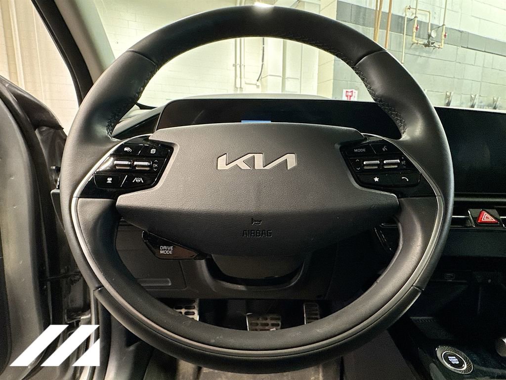 Used 2024 Kia Niro EX Touring FWD image 11