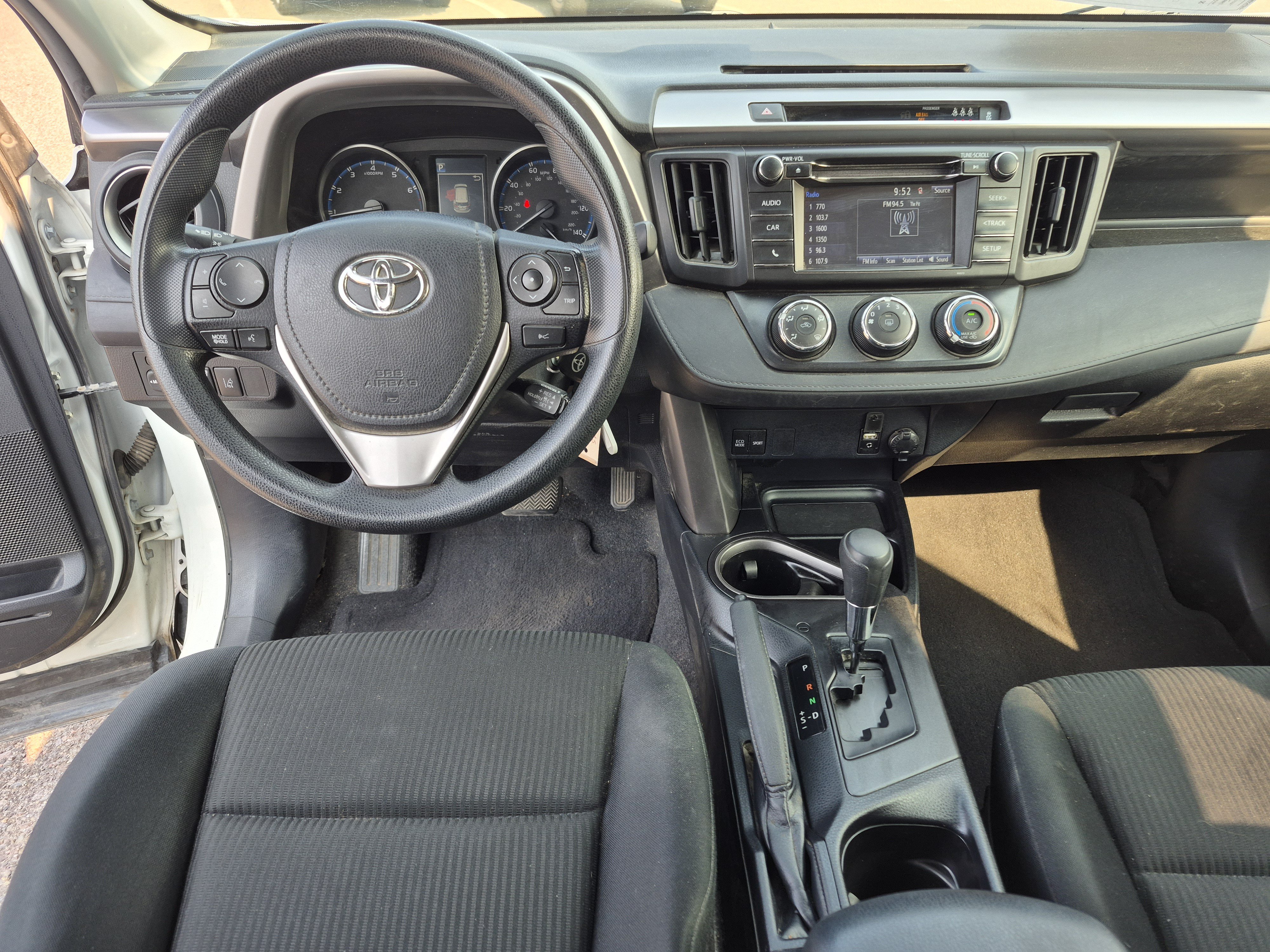 Used 2018 Toyota RAV4 LE w/ Carpet Mat Package AWD/4WD image 18