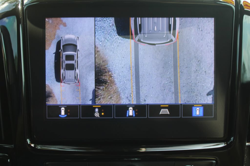 Used 2023 Chevrolet Traverse Premier FWD image 57