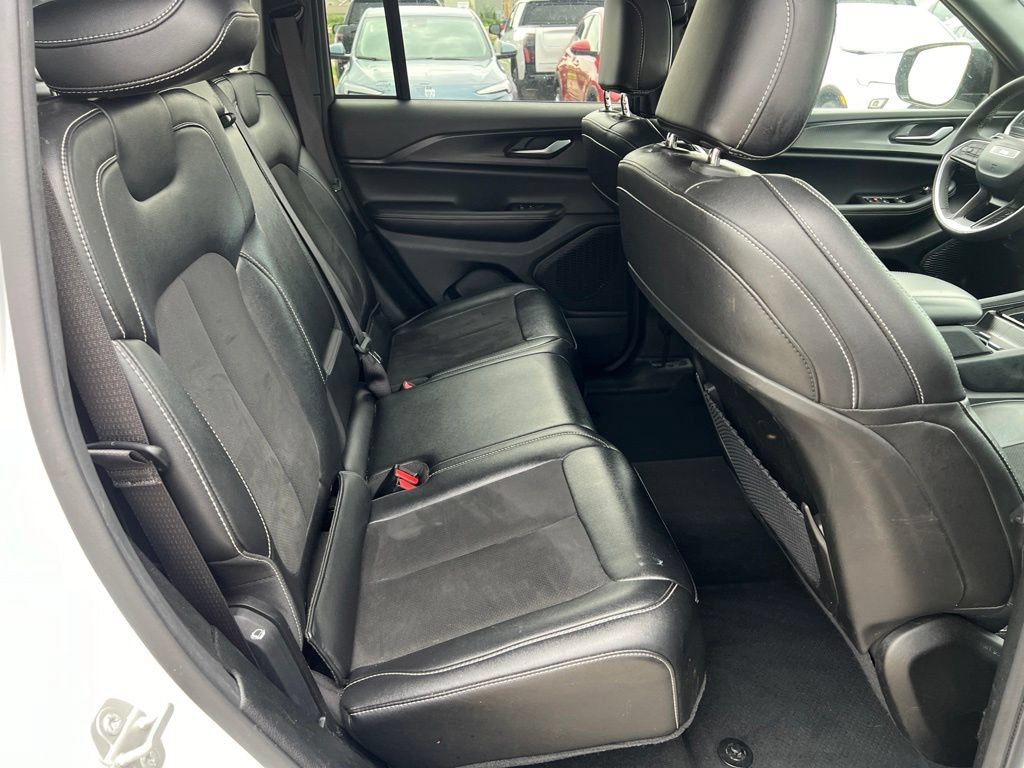 Used 2024 Jeep Grand Cherokee Altitude RWD image 36