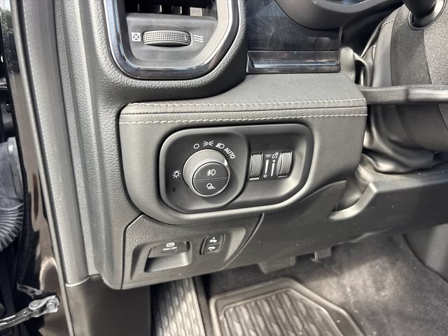 Used 2025 RAM 1500 Limited AWD/4WD image 17