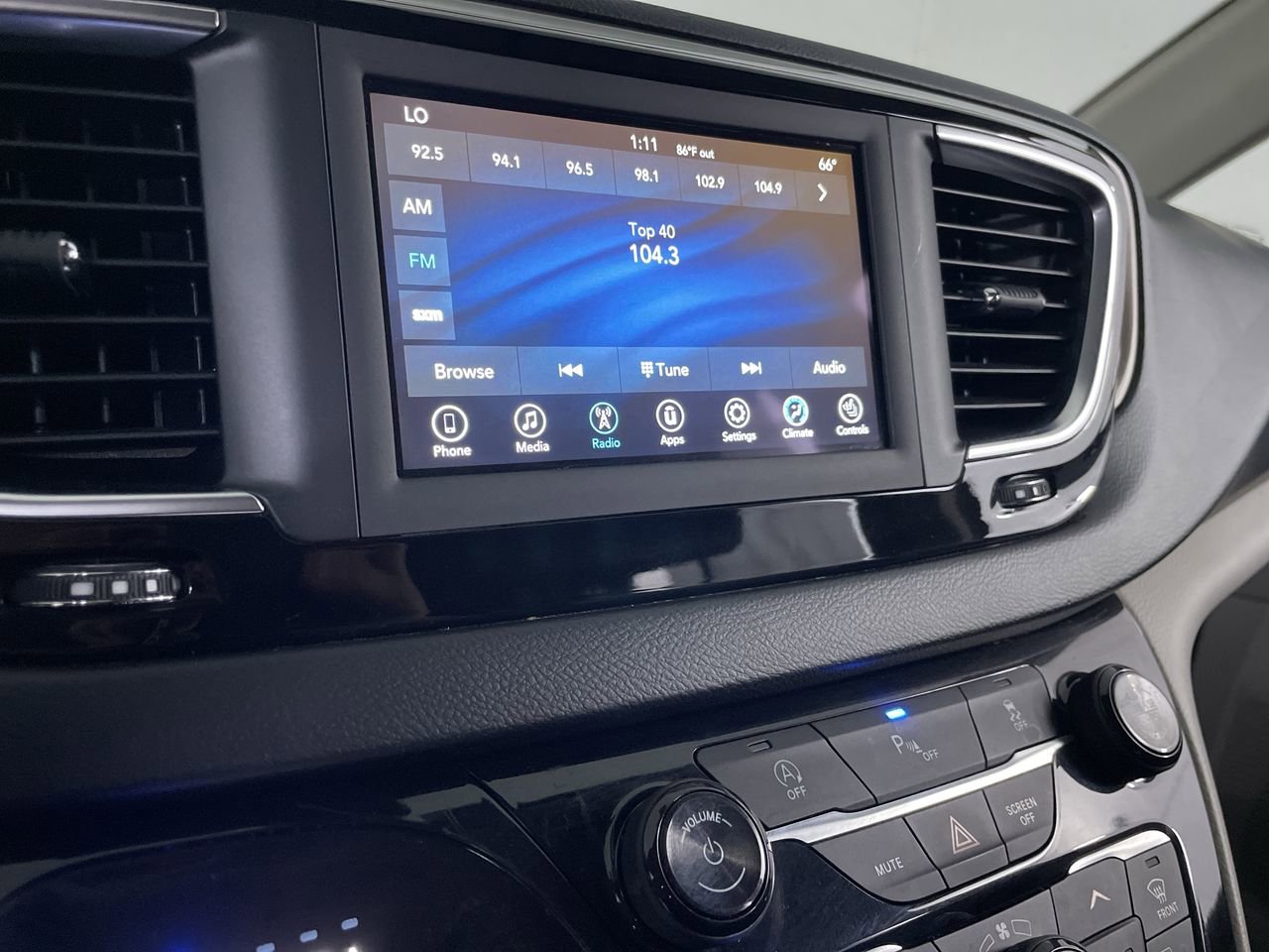 Used 2019 Chrysler Pacifica Touring-L FWD image 14