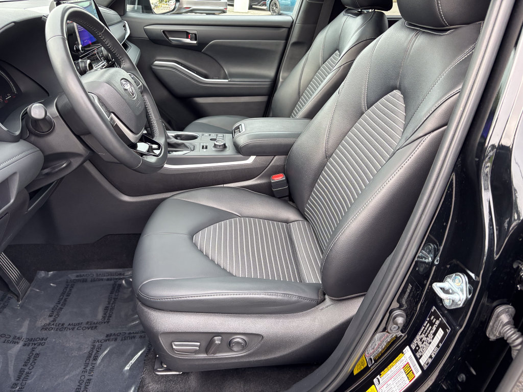 Used 2025 Toyota Highlander XSE AWD/4WD image 18