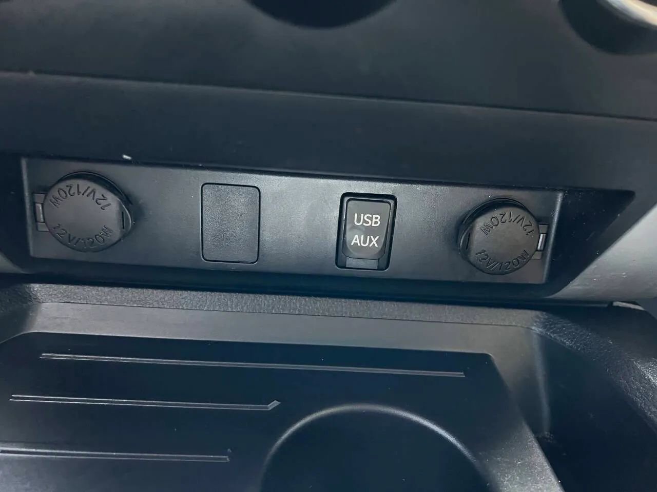 Used 2015 Toyota Tundra SR5 w/ SR5 Upgrade Package image 29