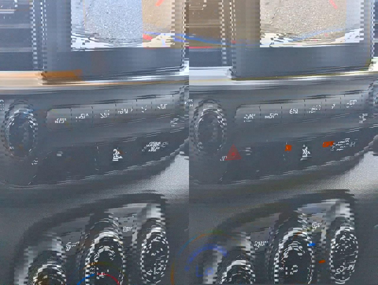 Used 2025 Hyundai Venue SEL image 25