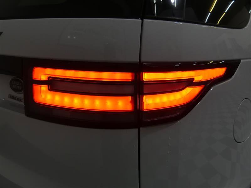 Used 2017 Land Rover Discovery HSE image 15