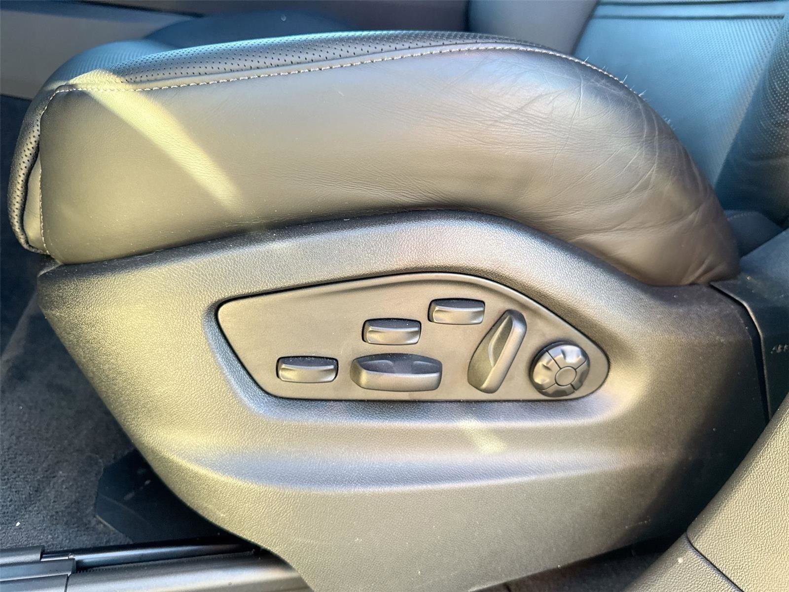 Used 2024 Porsche Cayenne Coupe image 14