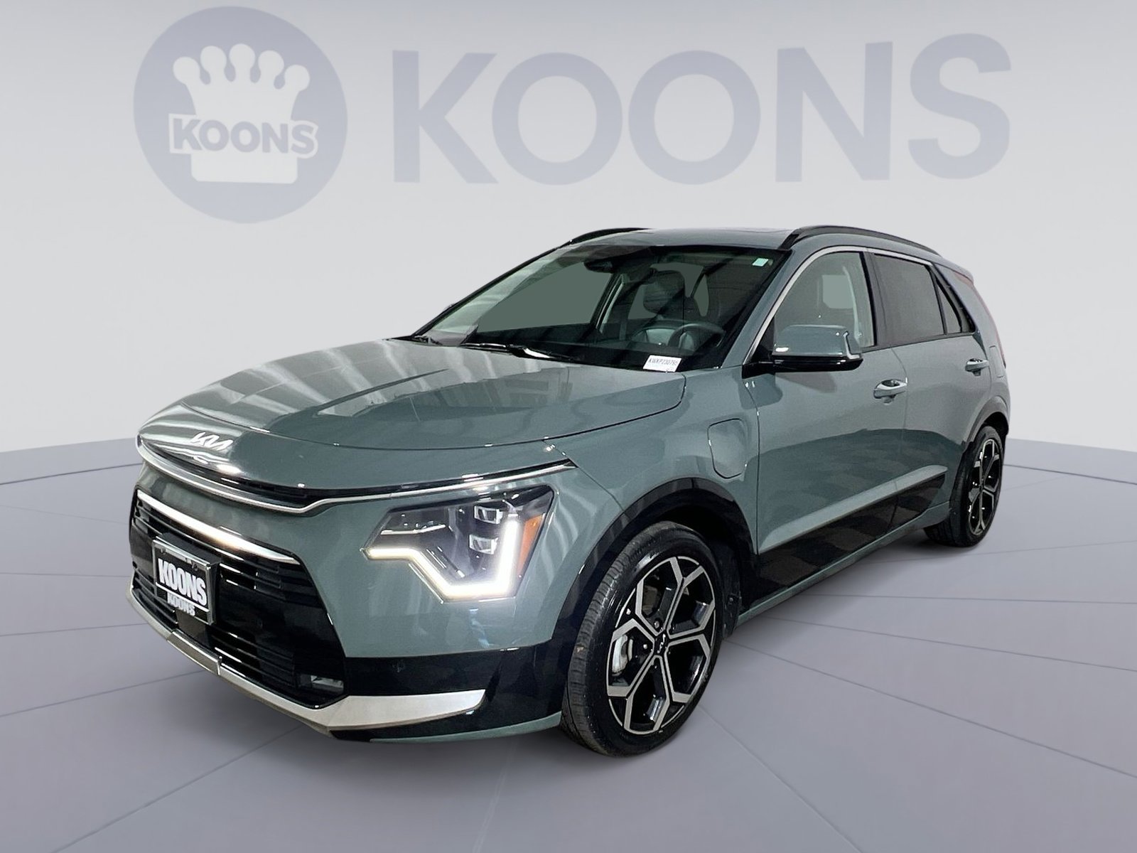 Used 2023 Kia Niro SX Touring image 1