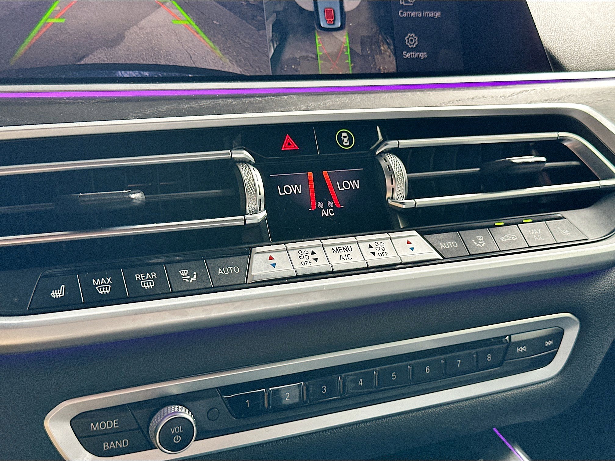 Used 2022 BMW X7 xDrive40i w/ Premium Package image 16