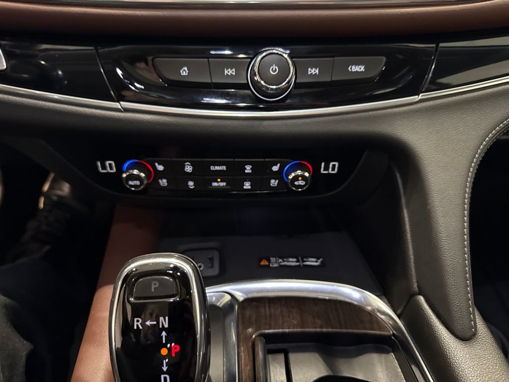 Used 2018 Buick Enclave Avenir w/ Avenir Technology Package AWD/4WD image 31