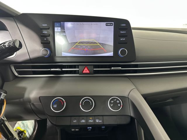 Certified 2025 Hyundai Elantra SE image 21