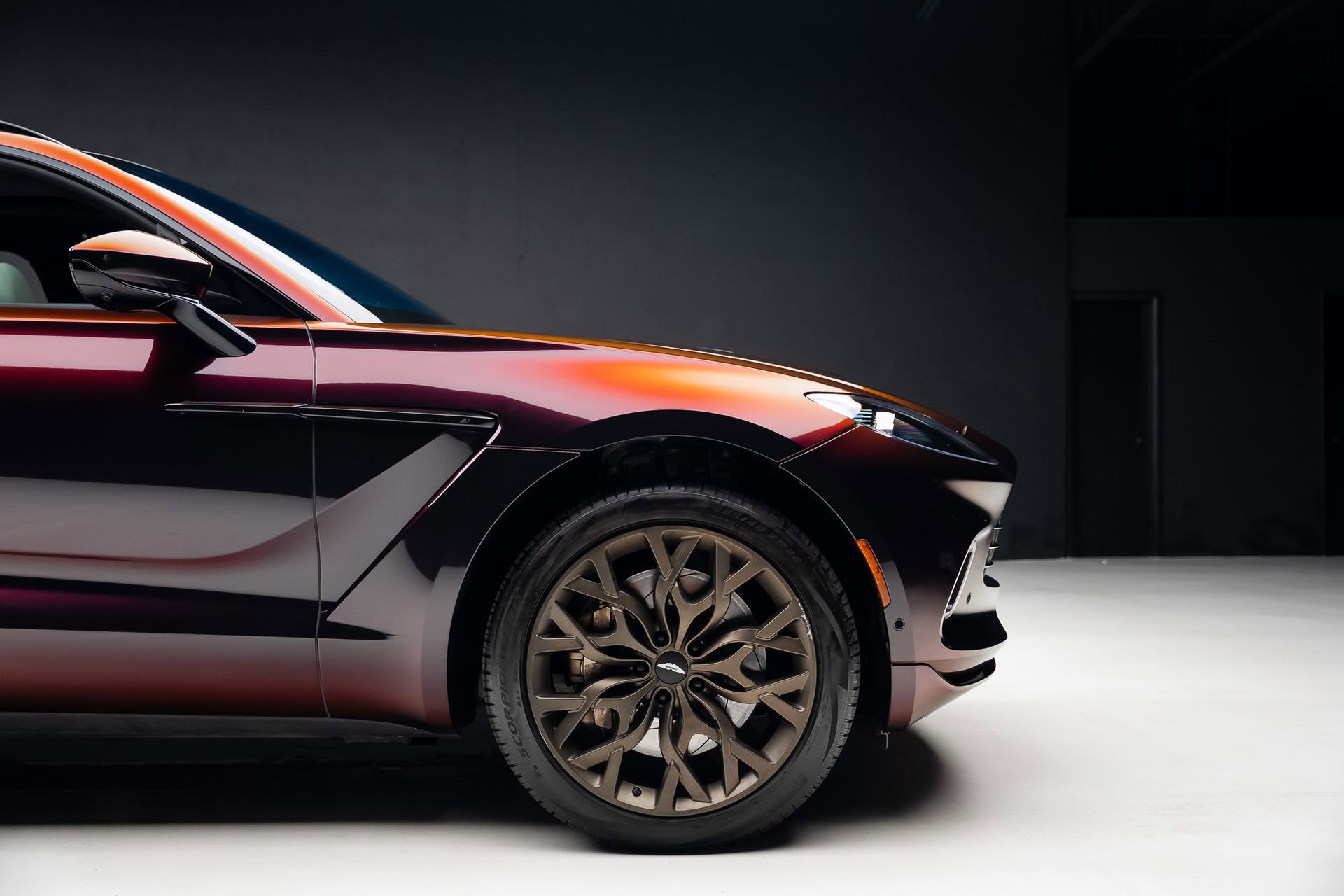 Used 2023 Aston Martin DBX AWD/4WD image 37