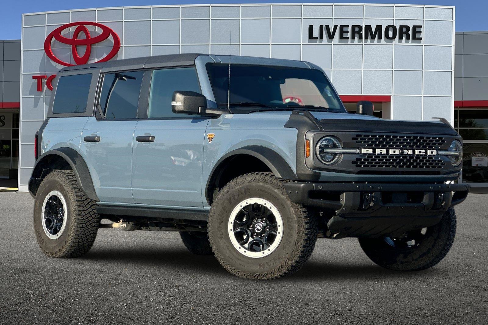 Used 2023 Ford Bronco Badlands image 2