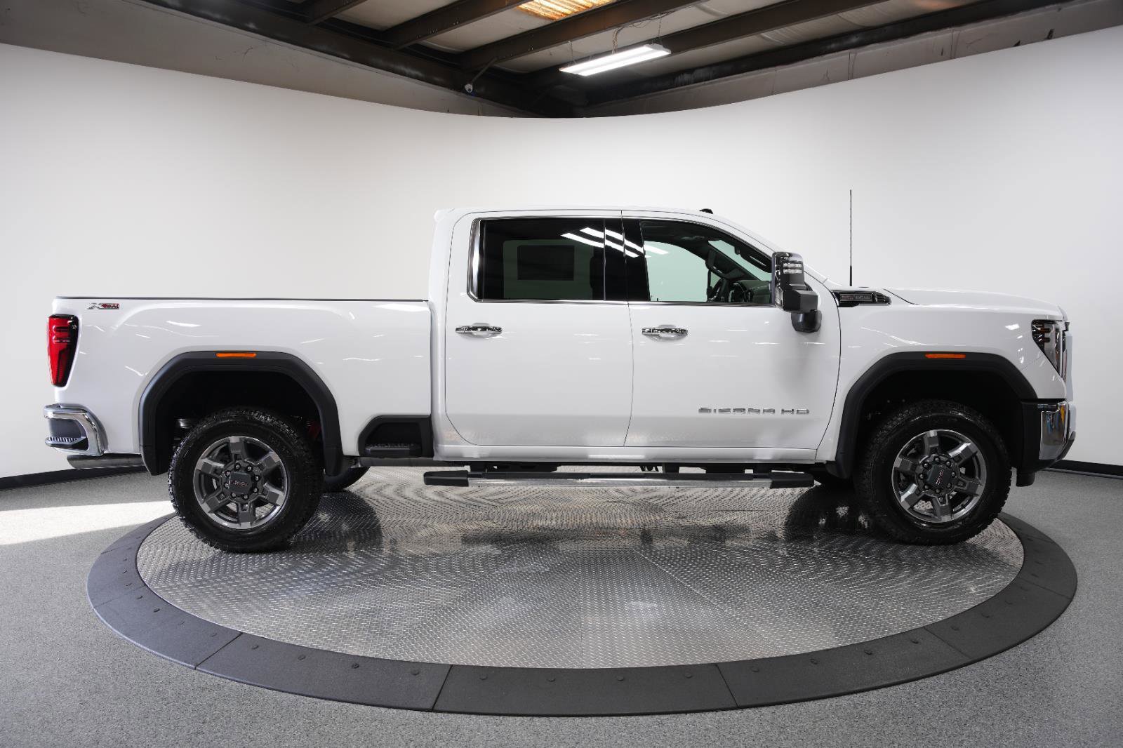 New 2026 GMC Sierra 2500 SLT w/ SLT Premium Package image 9