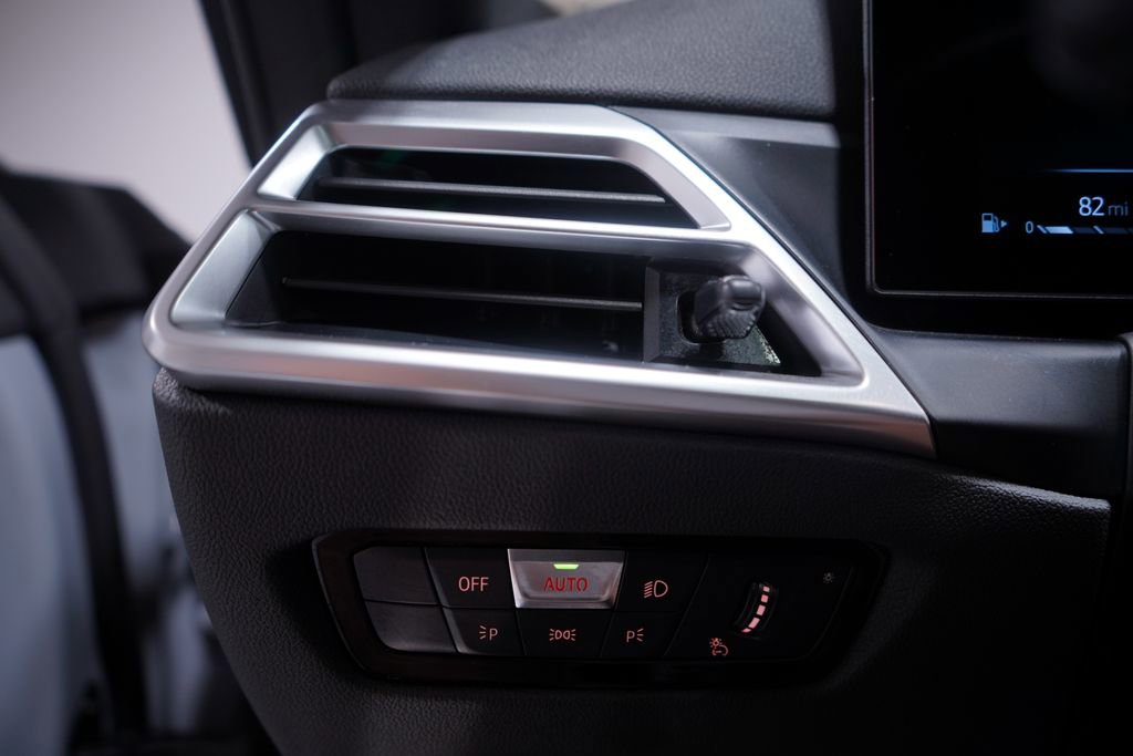 Used 2025 BMW 430i Coupe w/ M Sport Package image 18