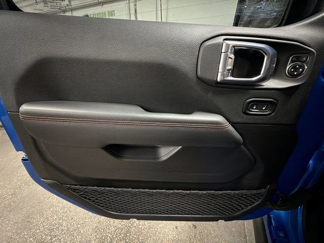 Used 2024 Jeep Gladiator Rubicon w/ Technology Group image 31