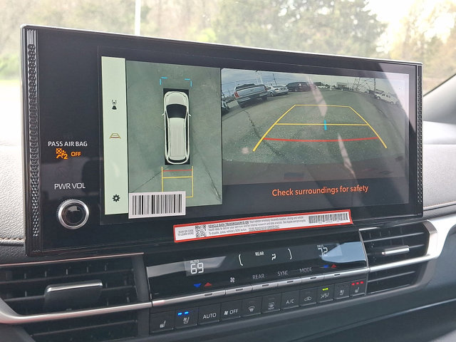 Used 2025 Toyota Sienna Platinum image 16