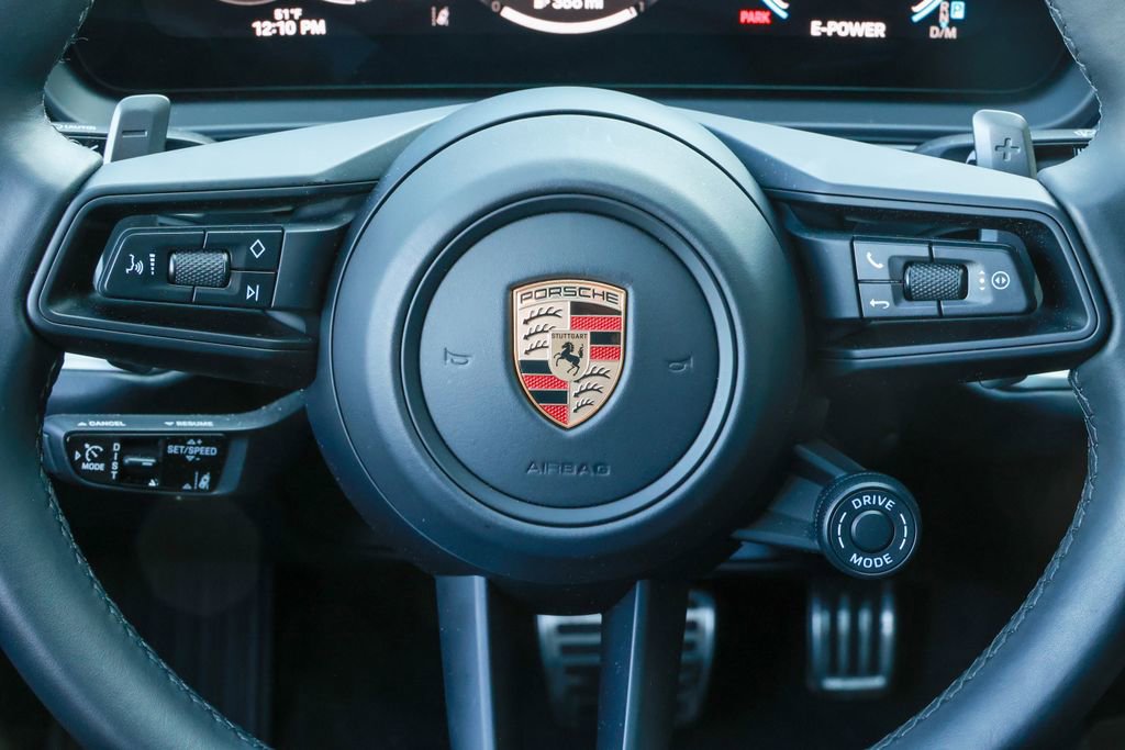 Certified 2025 Porsche Cayenne E-Hybrid Coupe image 32