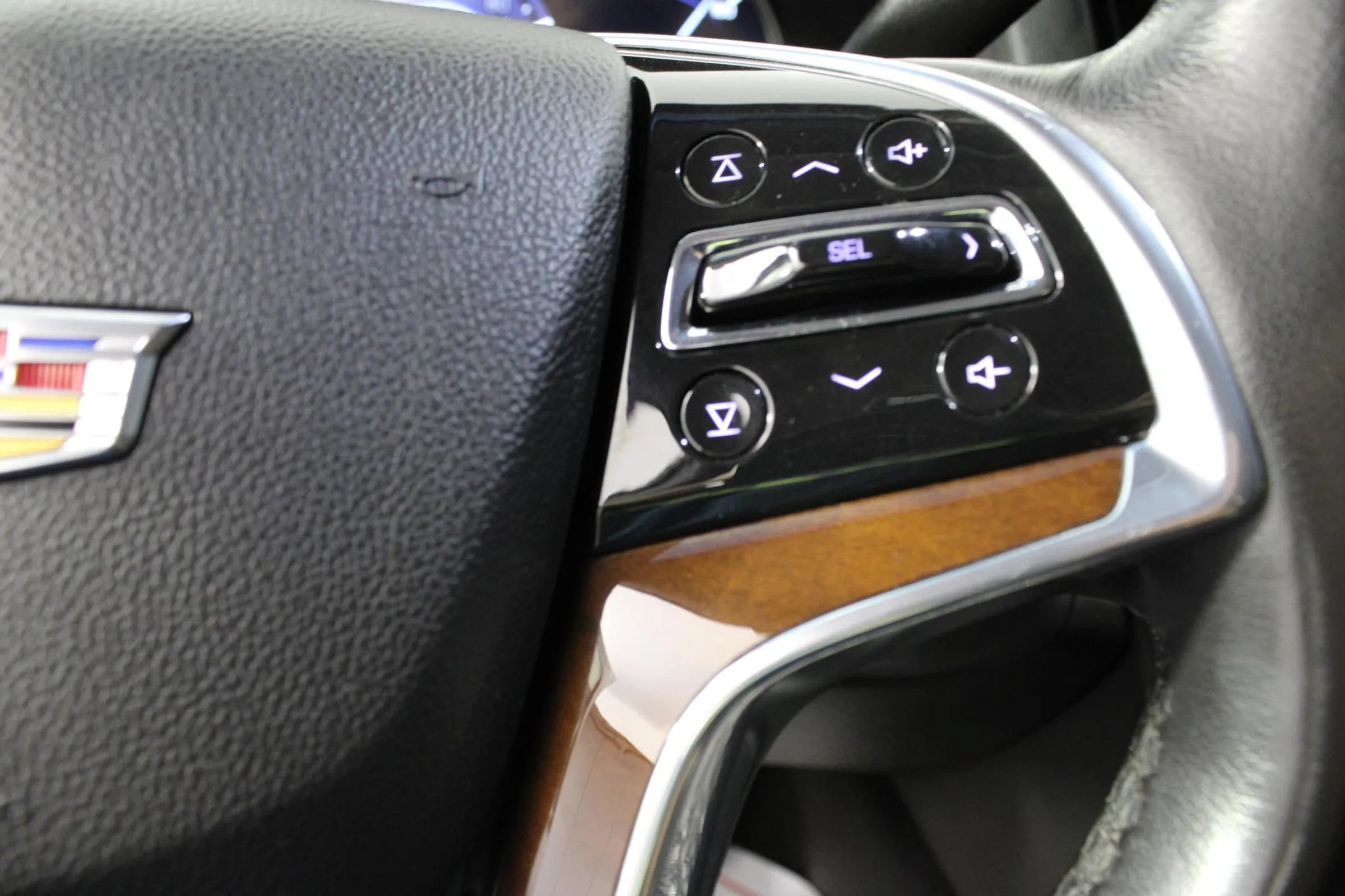 Used 2020 Cadillac Escalade ESV Luxury AWD/4WD image 18