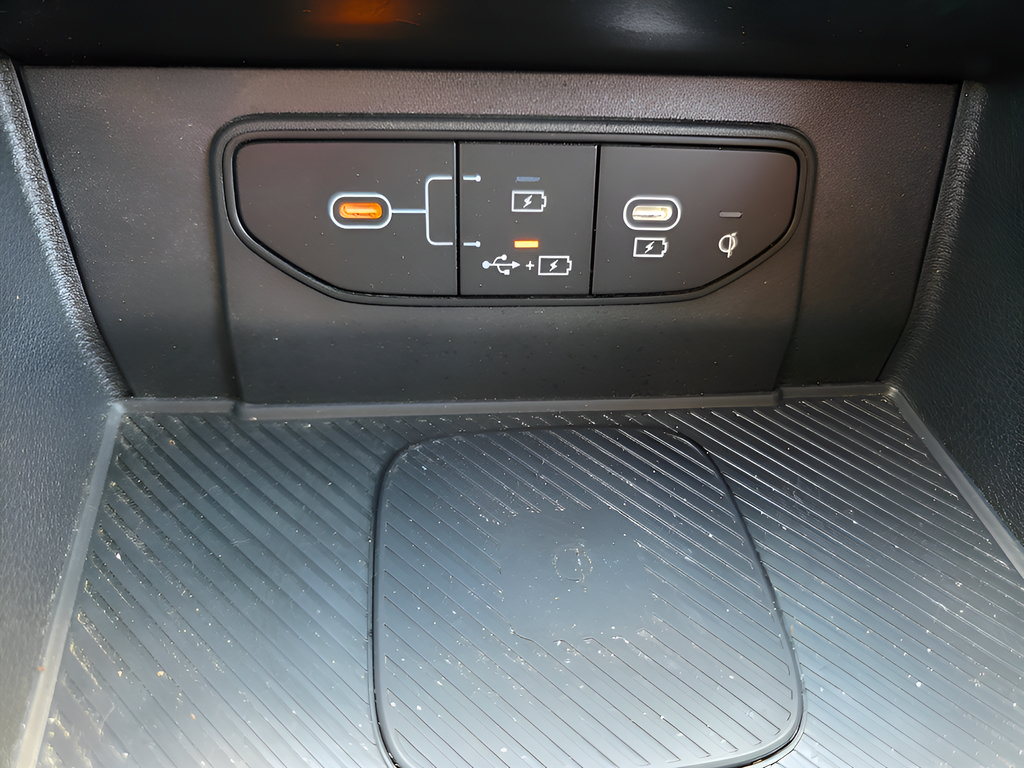 Used 2026 Kia Sportage EX FWD image 30