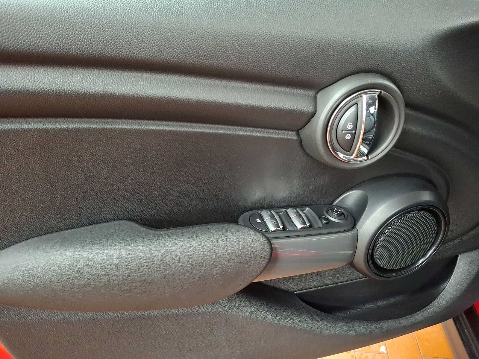 Used 2021 MINI Cooper 4-Door Hardtop w/ Storage Package FWD image 10