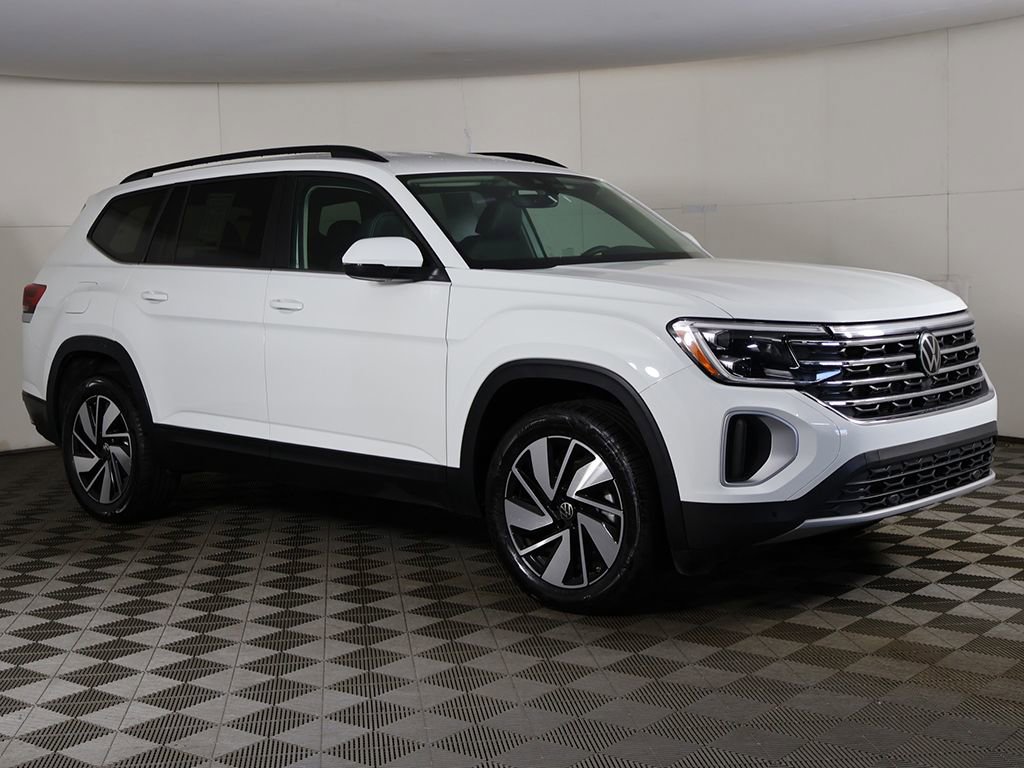 Used 2025 Volkswagen Atlas SE FWD image 2