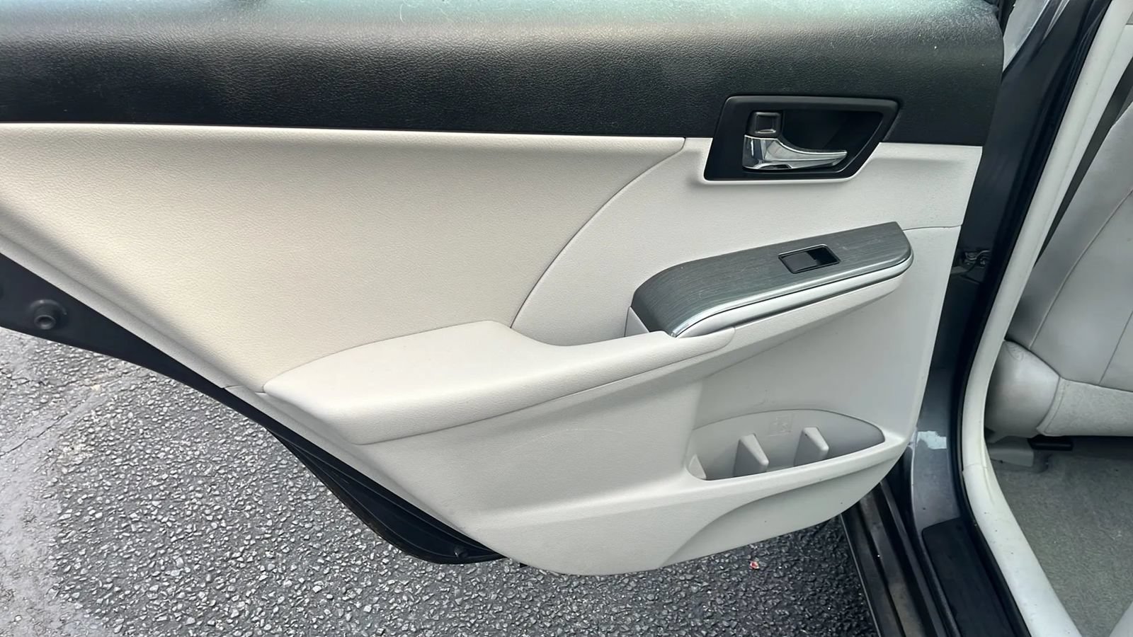 Used 2012 Toyota Camry XLE w/ Leather Pkg FWD image 22