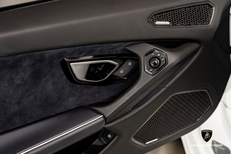 Used 2024 Lamborghini Huracan EVO image 31