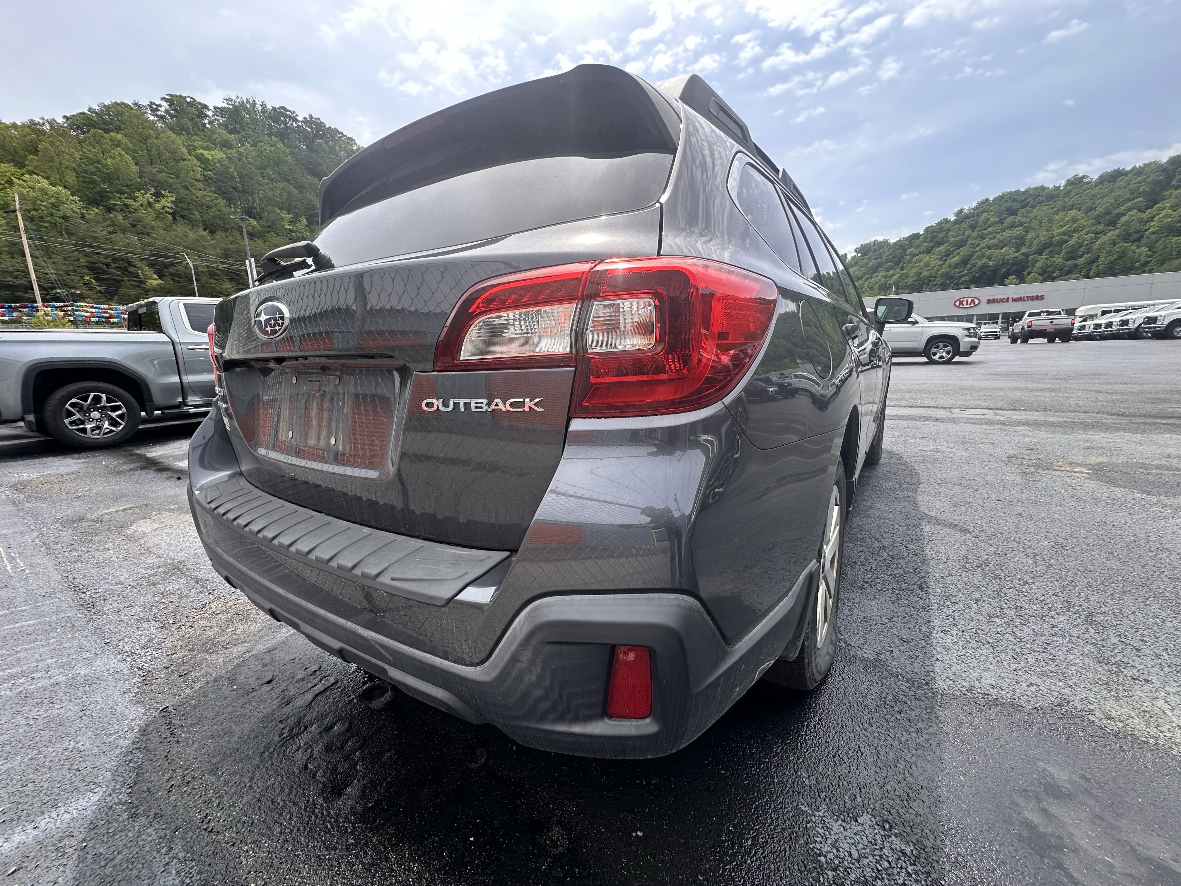 Used 2018 Subaru Outback 2.5i Premium AWD/4WD image 7
