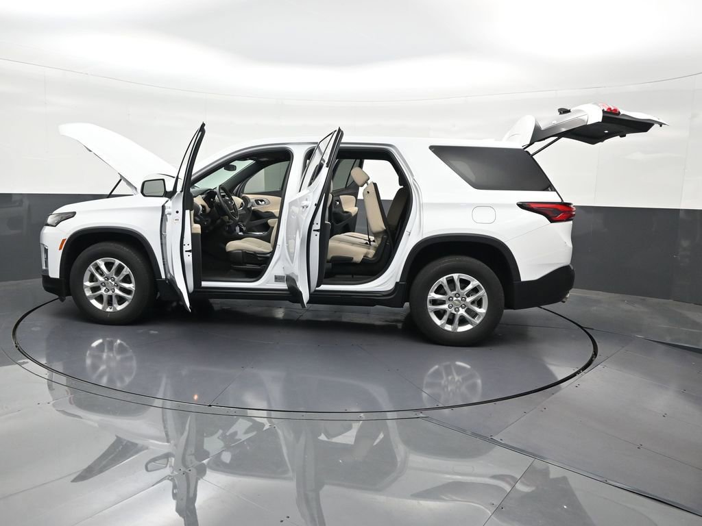 Used 2023 Chevrolet Traverse LS FWD image 34