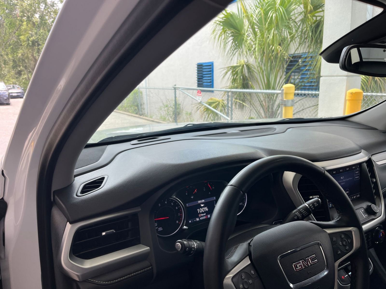 Used 2023 GMC Acadia SLT image 34