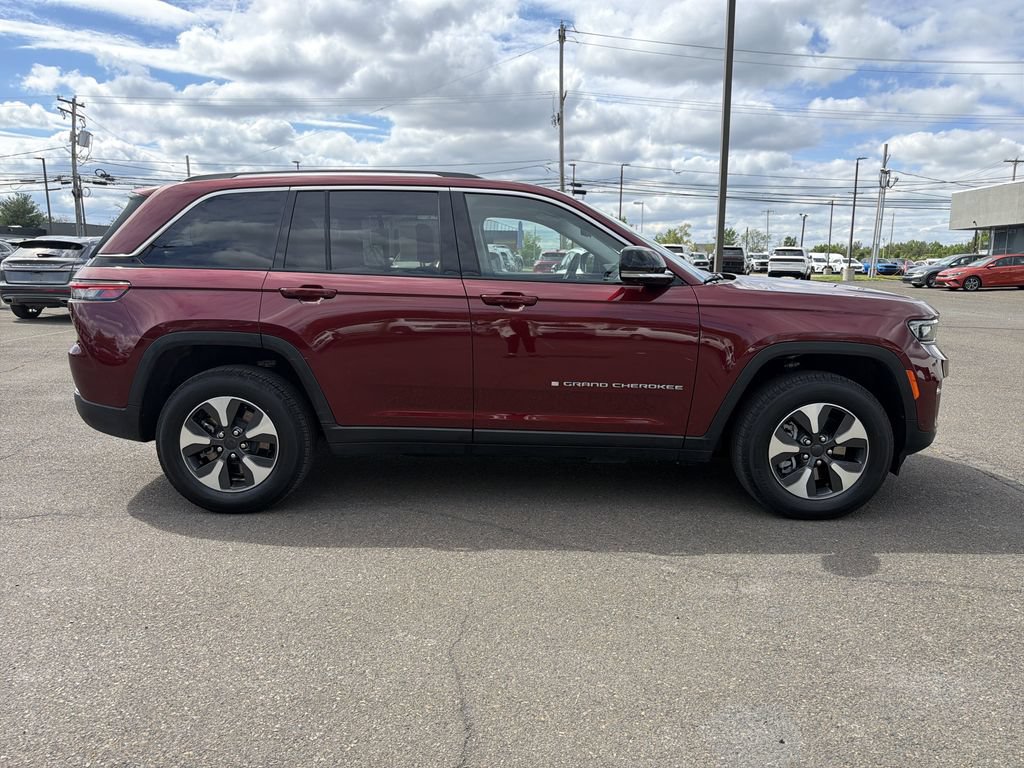 Used 2022 Jeep Grand Cherokee Limited 4xe w/ Luxury Tech Group II AWD/4WD image 6