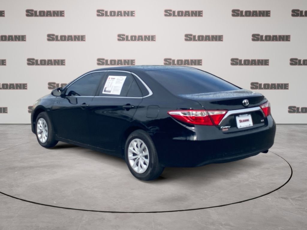 Used 2016 Toyota Camry LE image 3