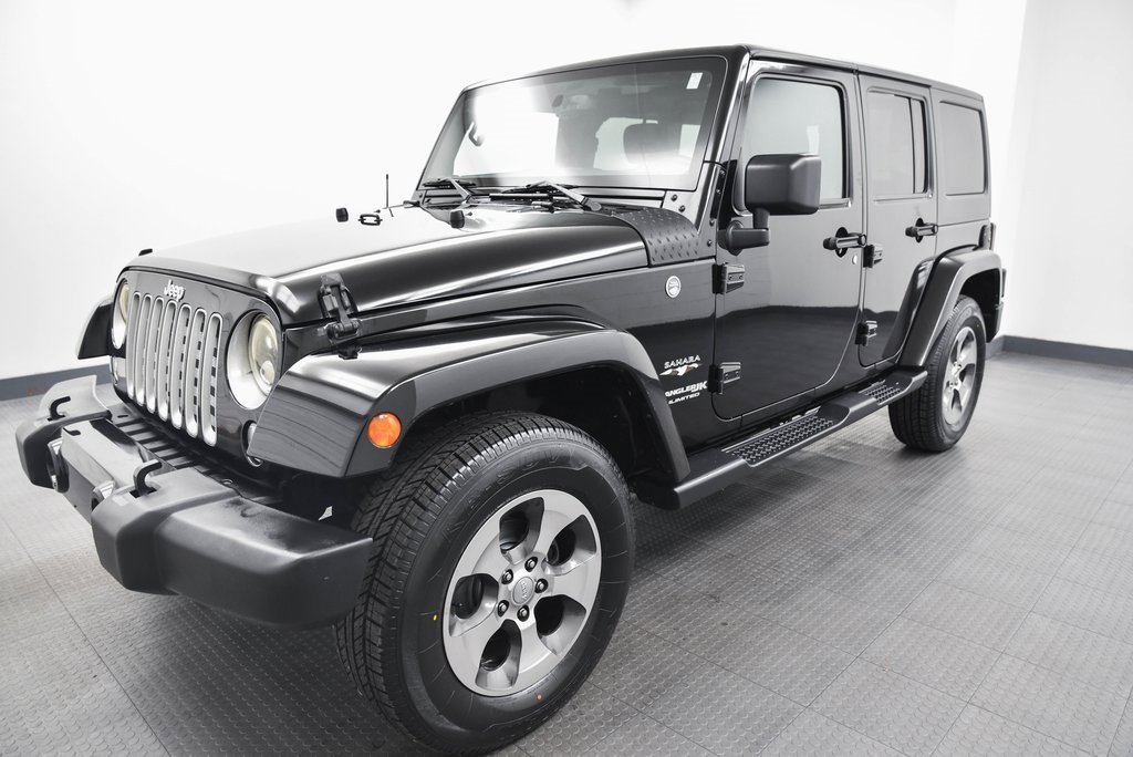 Used 2018 Jeep Wrangler Unlimited Sahara image 3