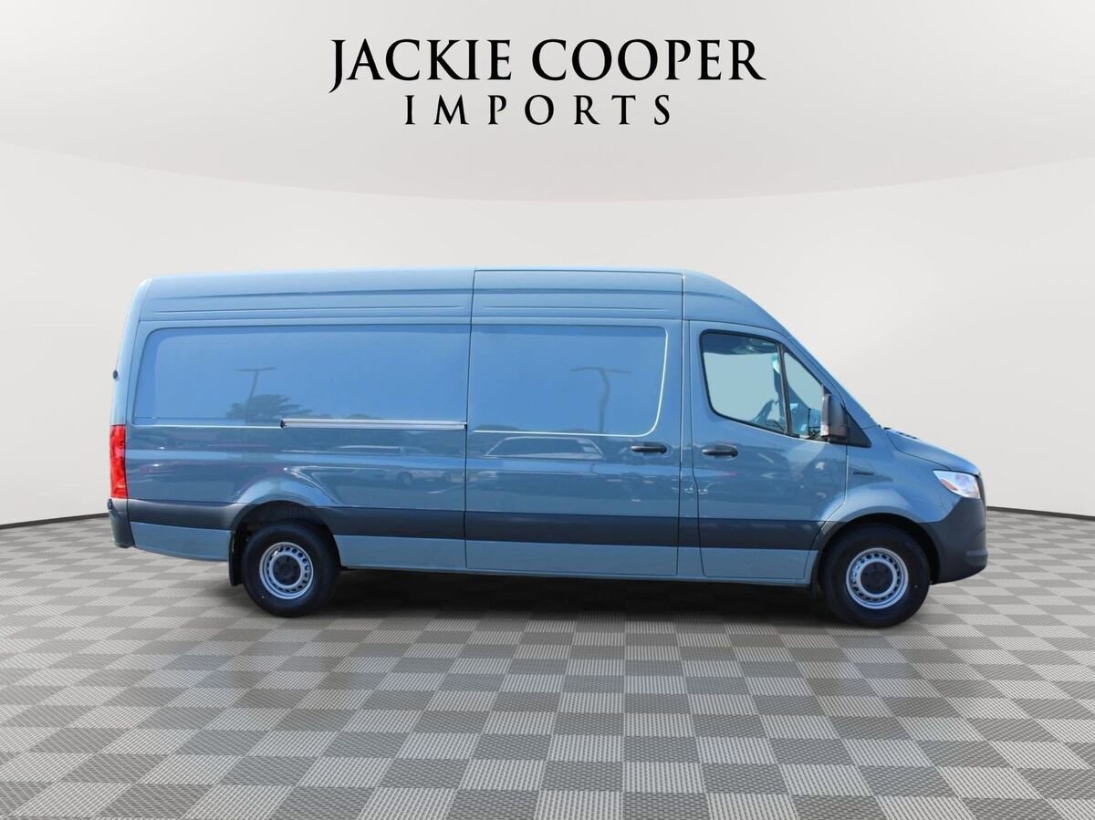 New 2024 Mercedes-Benz eSprinter 170 Cargo image 3