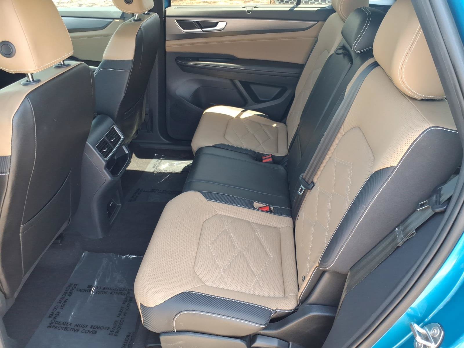 Certified 2024 Volkswagen Atlas Cross Sport SE w/ Panoramic Sunroof Package AWD/4WD image 22