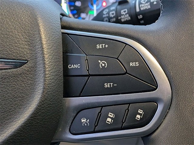 Used 2024 Chrysler Pacifica Touring-L image 19