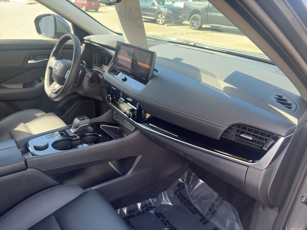 Used 2025 Nissan Rogue SL w/ Tech Package image 26