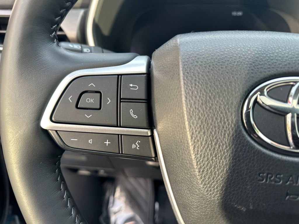 Used 2023 Toyota Highlander Limited image 20