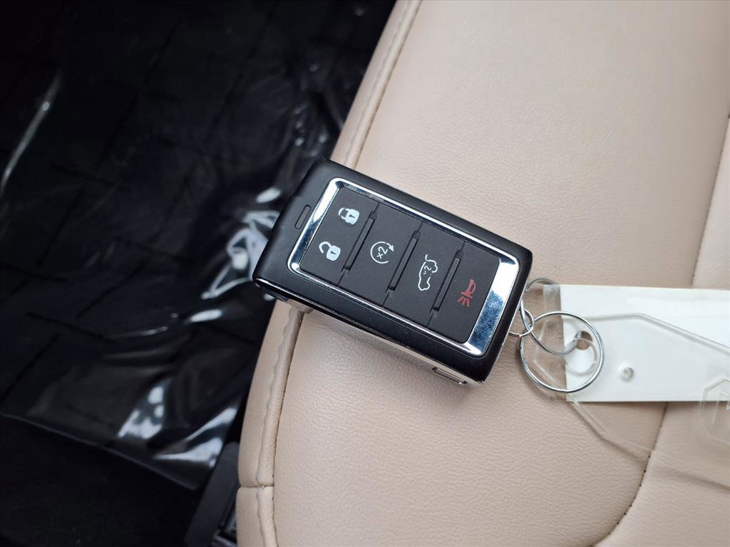 Used 2024 Jeep Grand Cherokee Limited image 16