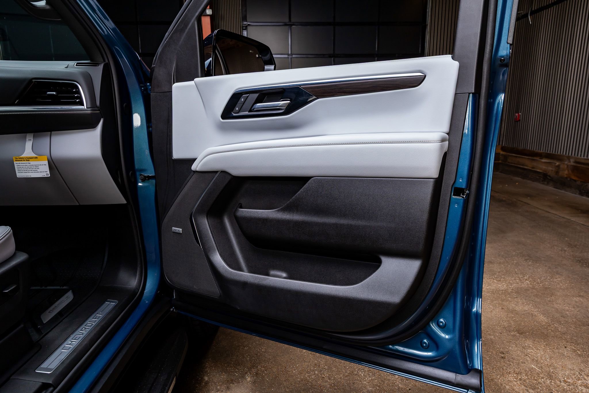 Used 2025 Chevrolet Suburban Premier w/ Sun And Tow Package image 34