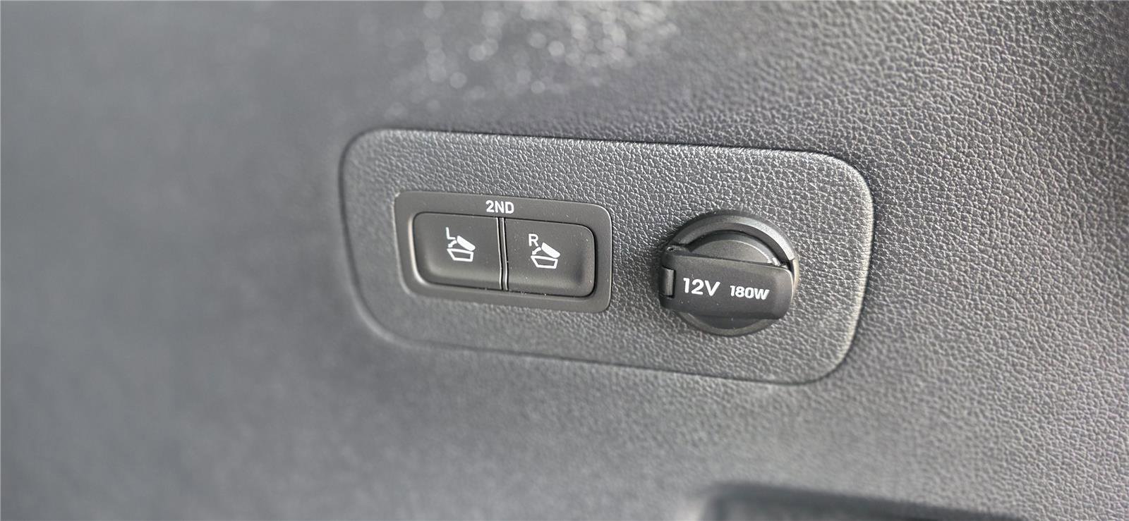 Used 2019 Hyundai Santa Fe Limited FWD image 12