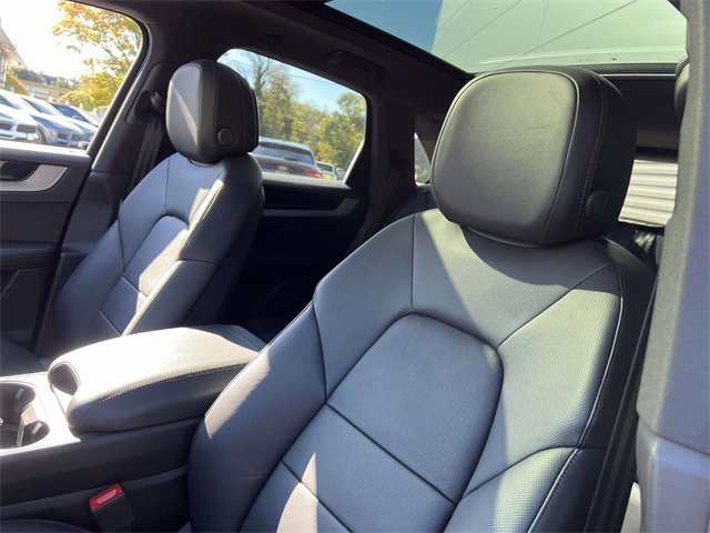 Certified 2025 Porsche Cayenne image 12